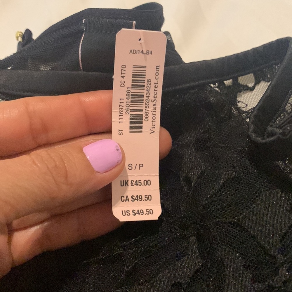 Victoria’s Secret - Picture 5 of 5